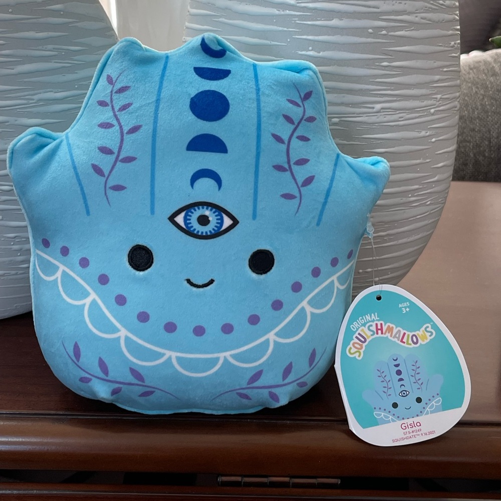Gisla Squishmallow. HAMSA HAND